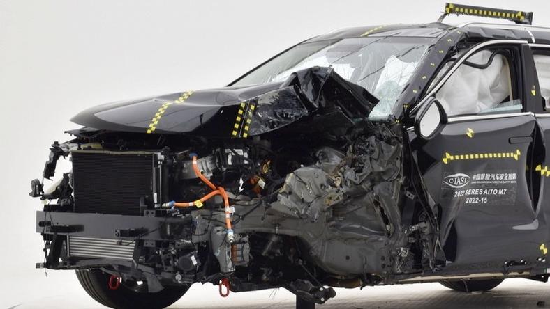 问界撞折了,关华为什么事